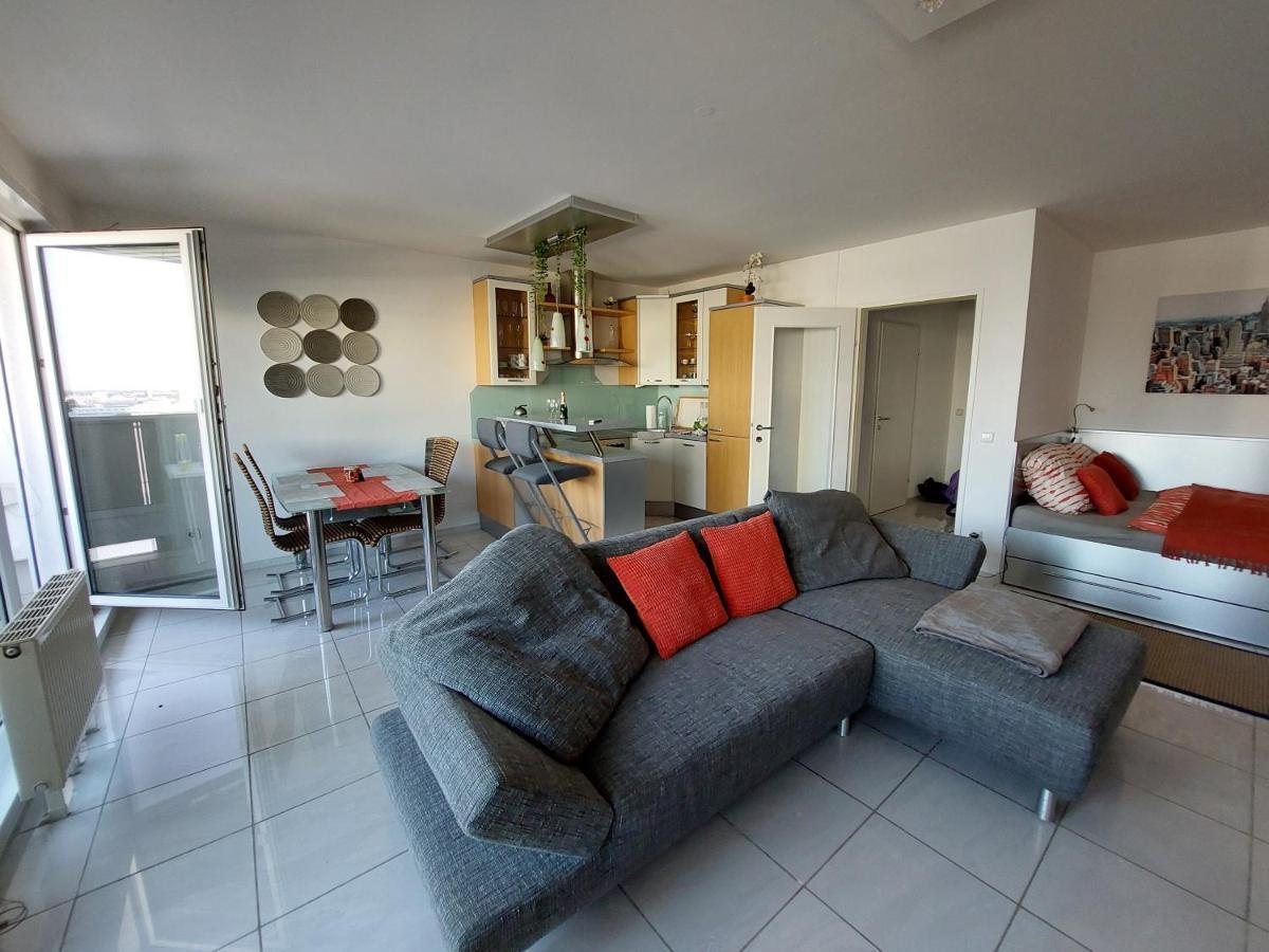 Tower Apartment With Private Terrace Next To Uno Wina Bagian luar foto