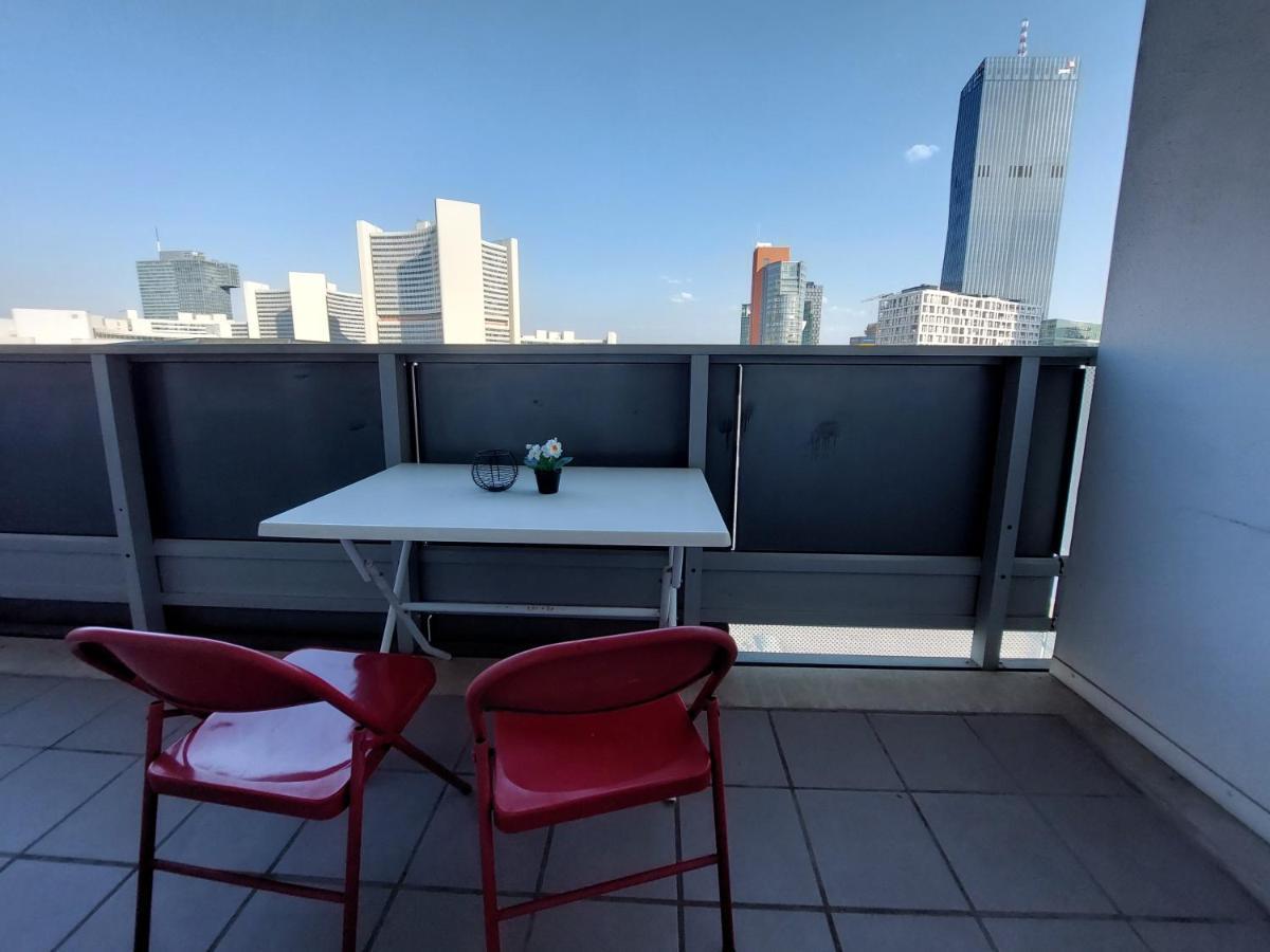 Tower Apartment With Private Terrace Next To Uno Wina Bagian luar foto