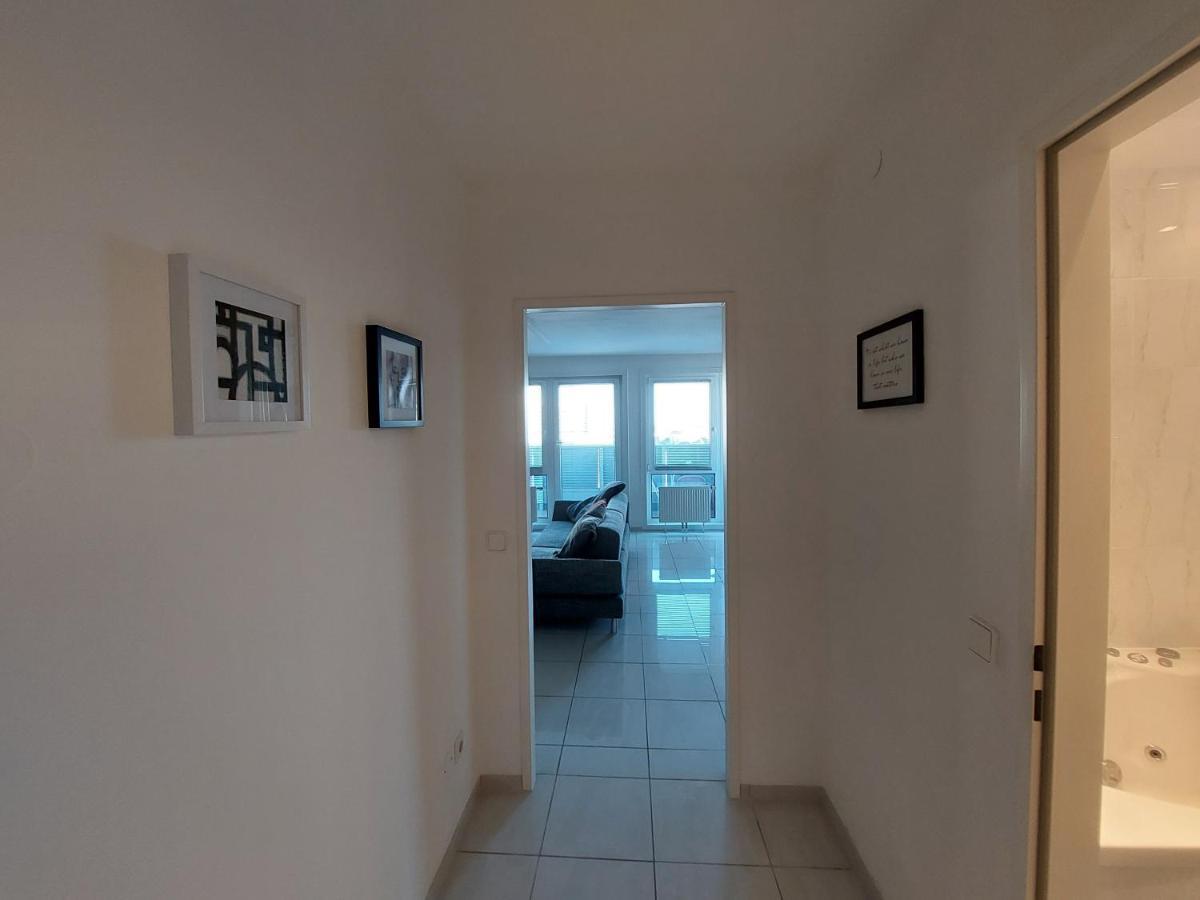 Tower Apartment With Private Terrace Next To Uno Wina Bagian luar foto