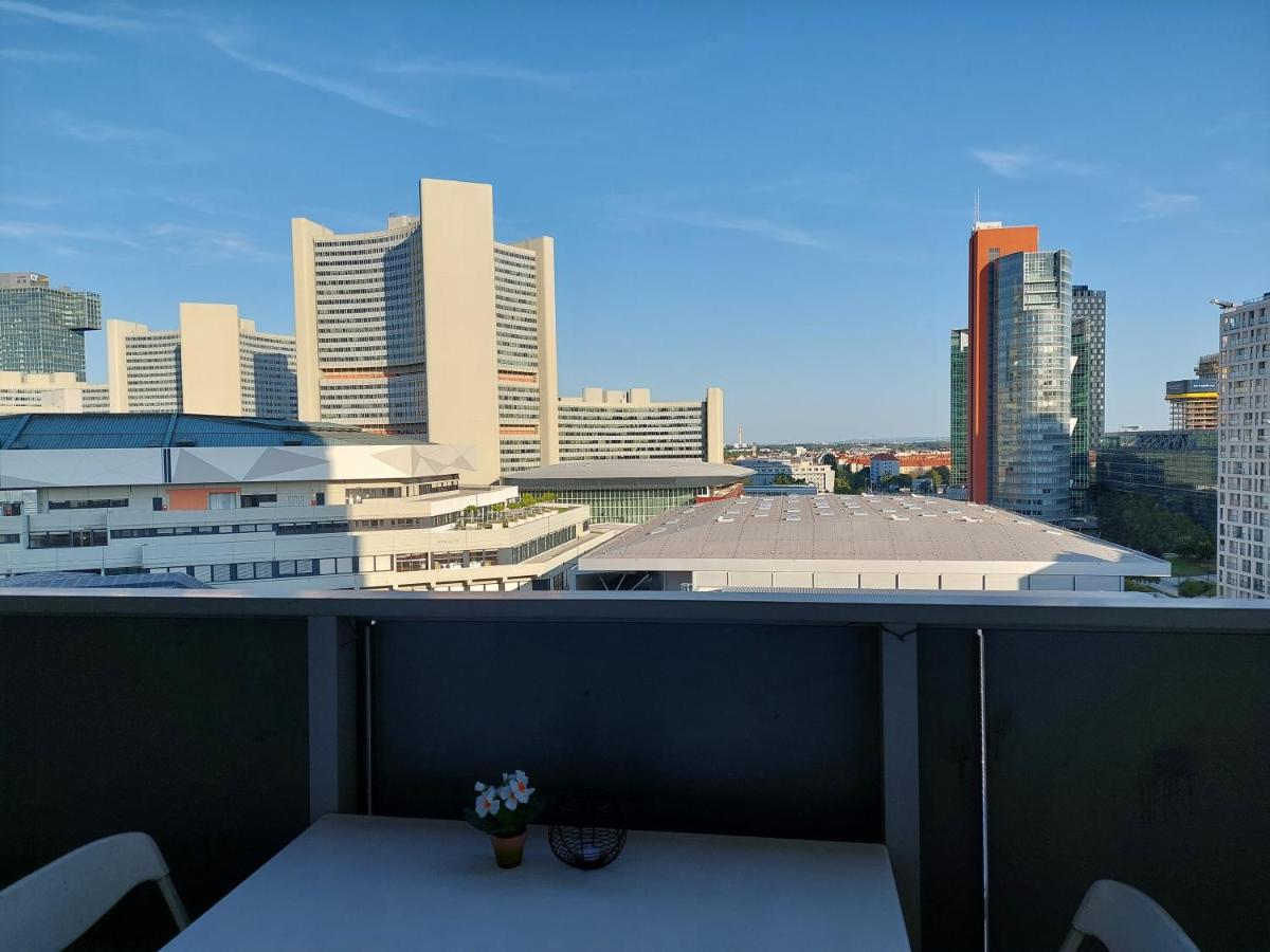 Tower Apartment With Private Terrace Next To Uno Wina Bagian luar foto