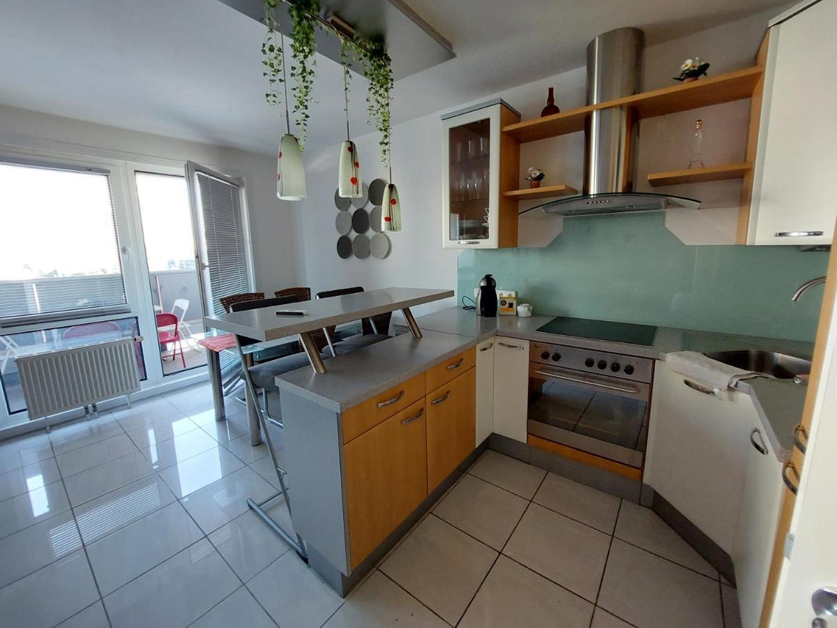 Tower Apartment With Private Terrace Next To Uno Wina Bagian luar foto